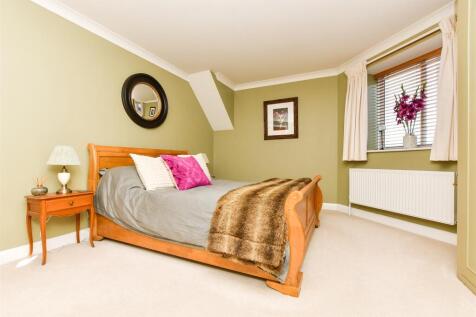 2 bedroom maisonette for sale
