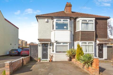 2 bedroom semi-detached house for sale