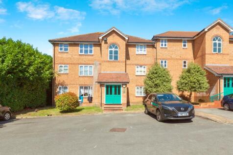 1 bedroom ground floor flat for sale