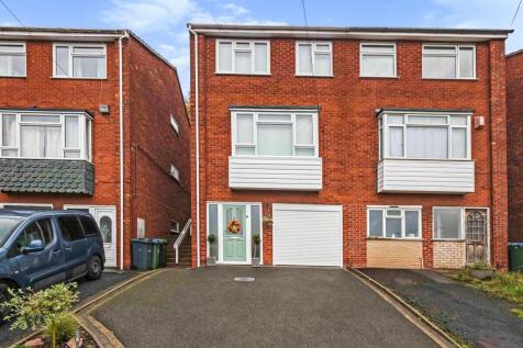 3 bedroom town house for sale