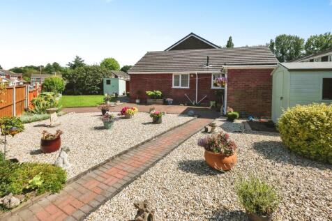 2 bedroom detached bungalow for sale