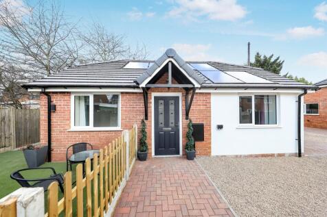 2 bedroom detached bungalow for sale