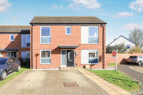3 bedroom link detached house for sale