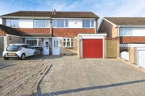 3 bedroom semi-detached house for sale