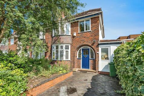 3 bedroom semi-detached house for sale