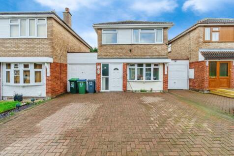 3 bedroom link detached house for sale