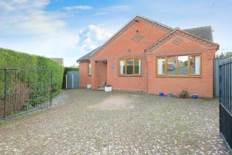 4 bedroom detached bungalow for sale