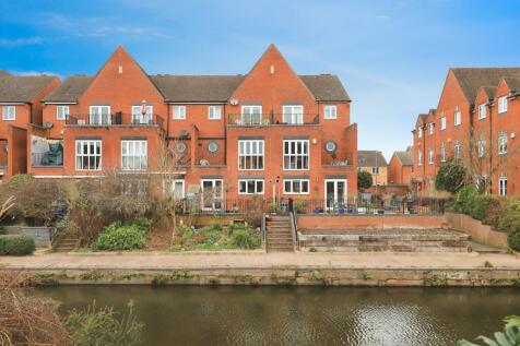 3 bedroom town house for sale
