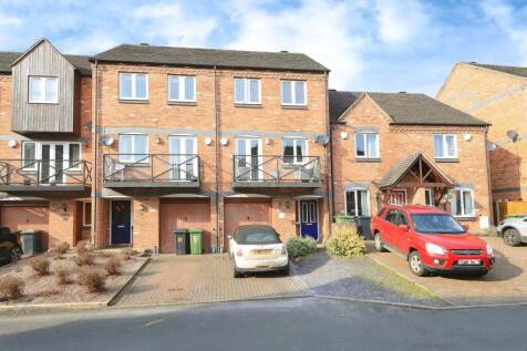 4 bedroom town house for sale