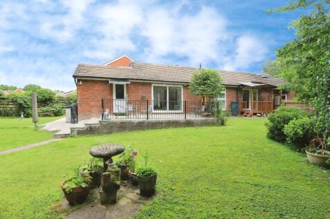 4 bedroom detached bungalow for sale