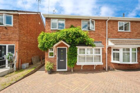 3 bedroom semi-detached house for sale