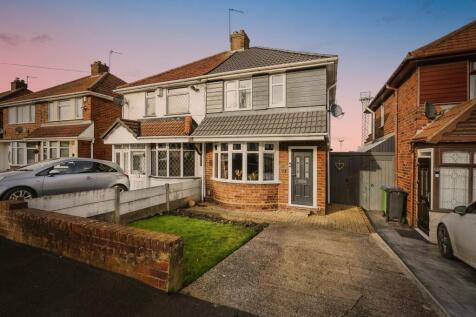 3 bedroom semi-detached house for sale