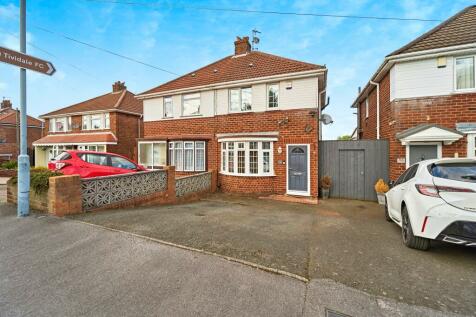 3 bedroom semi-detached house for sale