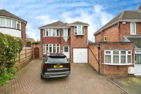 4 bedroom link detached house for sale