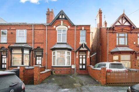 4 bedroom end of terrace house for sale
