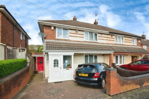 4 bedroom semi-detached house for sale