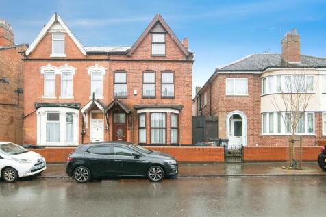 5 bedroom semi-detached house for sale