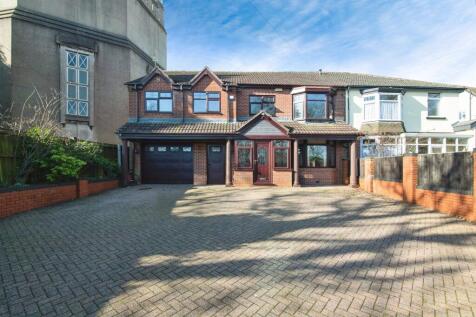4 bedroom semi-detached house for sale