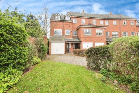 3 bedroom town house for sale