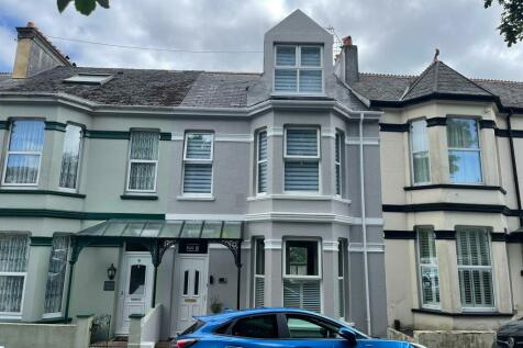 5 bedroom terraced house for sale