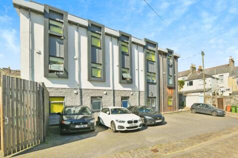 Studio flat for sale