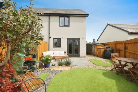 2 bedroom semi-detached house for sale