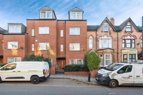 4 bedroom terraced house for sale