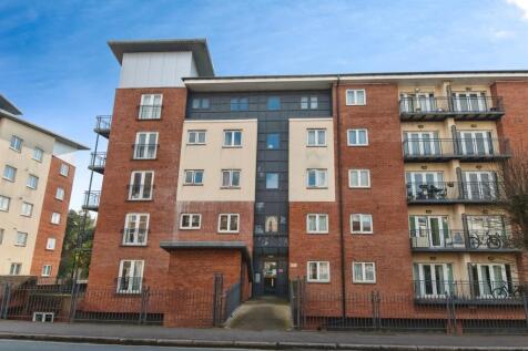 1 bedroom ground floor flat for sale