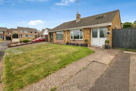 4 bedroom semi-detached bungalow for sale