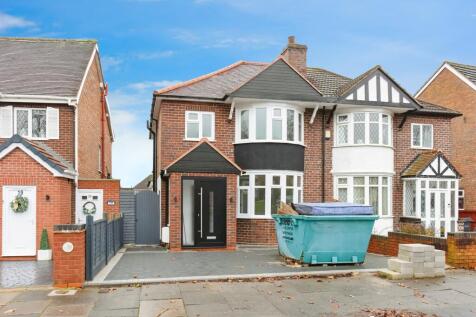 3 bedroom semi-detached house for sale