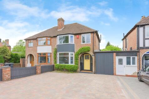 3 bedroom semi-detached house for sale