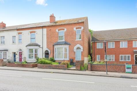 4 bedroom end of terrace house for sale