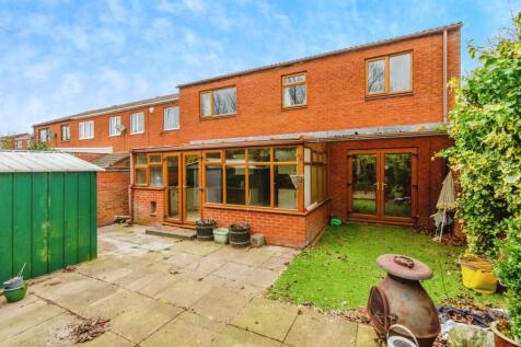 5 bedroom end of terrace house for sale