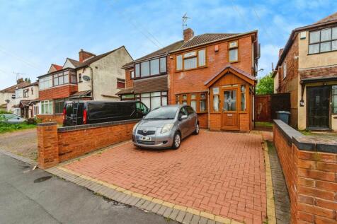 3 bedroom semi-detached house for sale