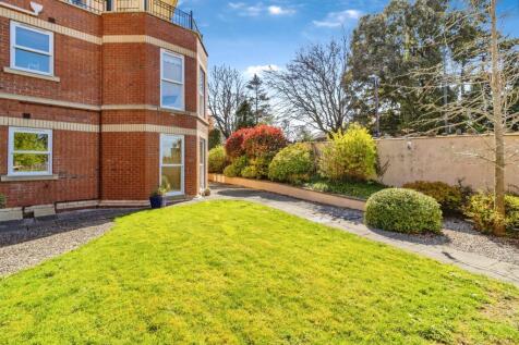2 bedroom ground floor flat for sale