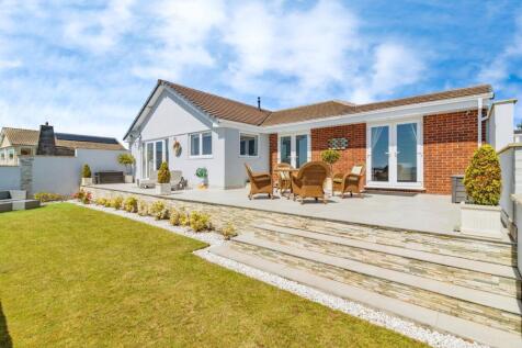 4 bedroom detached bungalow for sale