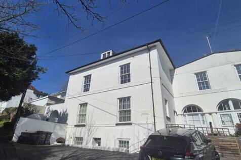 1 bedroom ground floor flat for sale