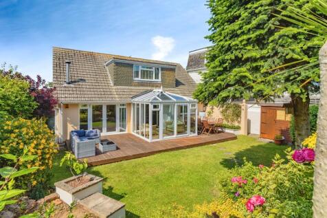 4 bedroom detached bungalow for sale