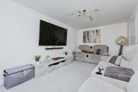 6 bedroom detached house for sale