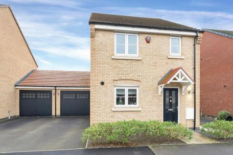 3 bedroom link detached house for sale