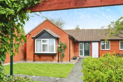 2 bedroom semi-detached bungalow for sale
