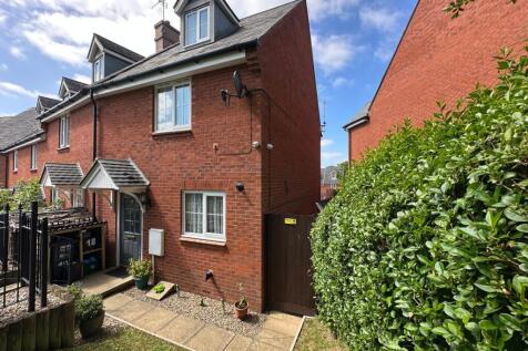 3 bedroom town house for sale