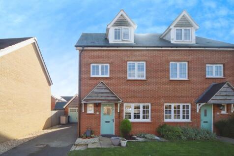 4 bedroom semi-detached house for sale