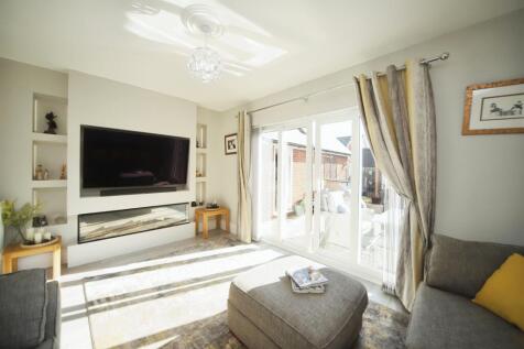 4 bedroom semi-detached house for sale