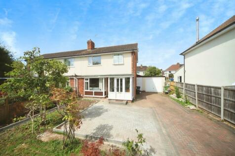 3 bedroom semi-detached house for sale