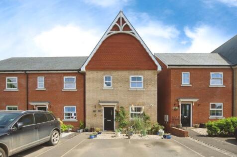 3 bedroom end of terrace house for sale