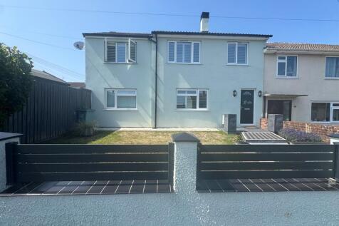 4 bedroom end of terrace house for sale