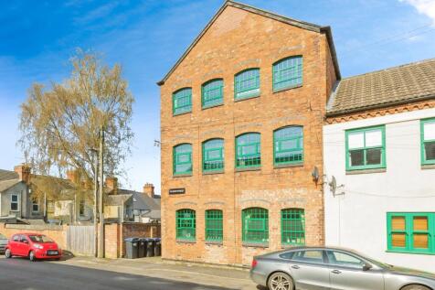 1 bedroom ground floor flat for sale