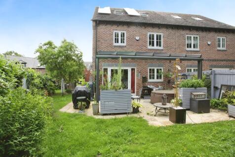 4 bedroom semi-detached house for sale