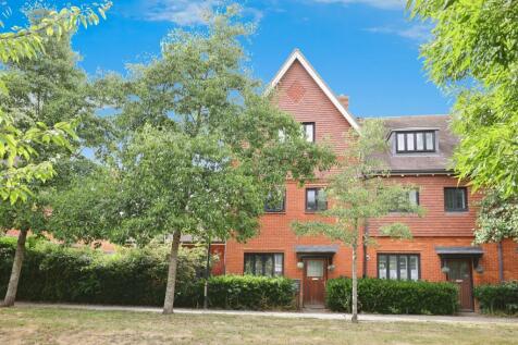 5 bedroom end of terrace house for sale